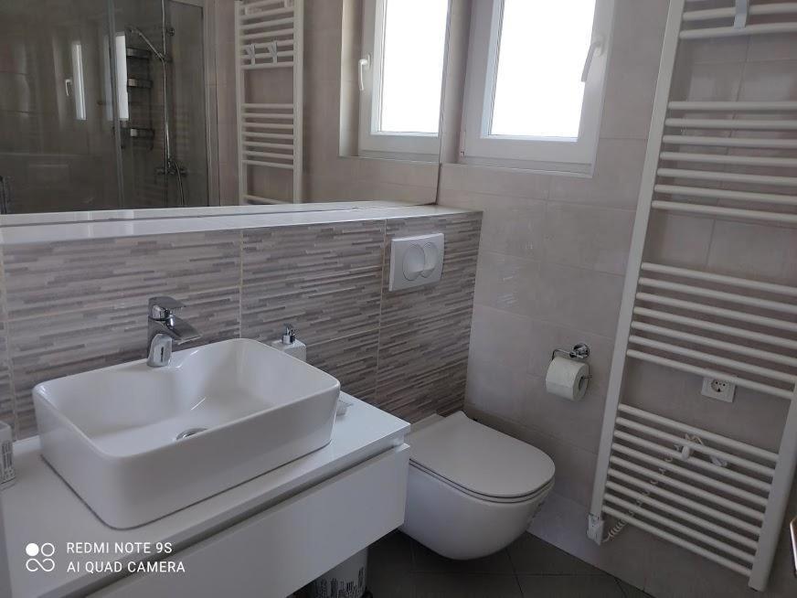 Amazing Seaview Apartment With A Balcony Near The Beach - Kneza Trpimira I زادار المظهر الخارجي الصورة