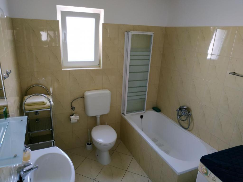 Amazing Seaview Apartment With A Balcony Near The Beach - Kneza Trpimira I زادار المظهر الخارجي الصورة